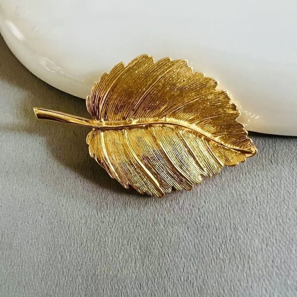Vintage signed AK Anne Klein Brooch Leaf Brushed Gold Tone 1521